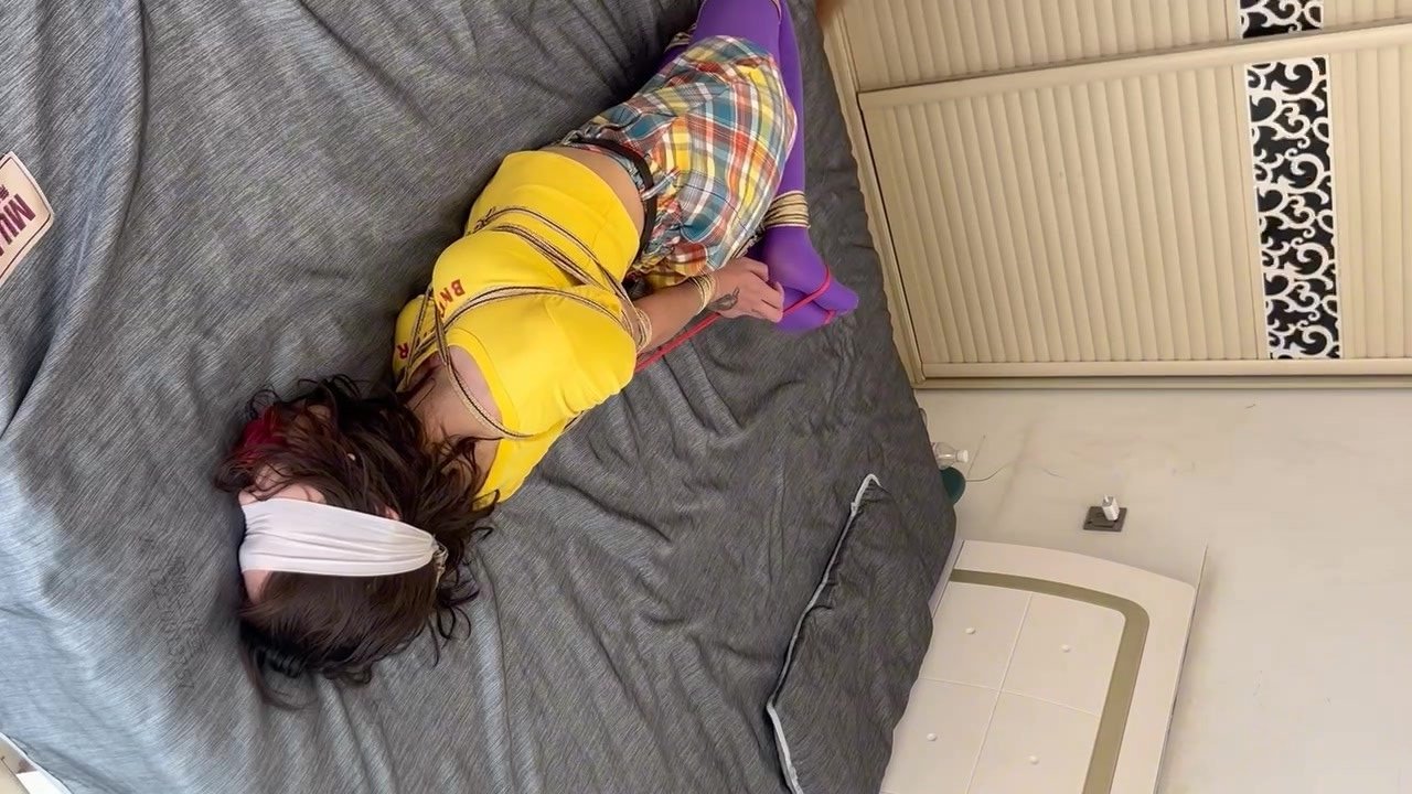 Featured image of post 【媚娘工作室】水儿的彩色丝袜