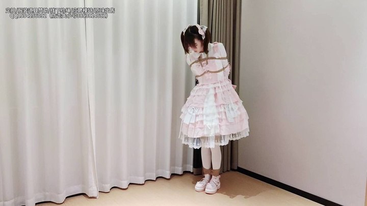 #XcTian 小云首次尝试lolita 站立挣扎+移动 床上被刺轮.mp4
