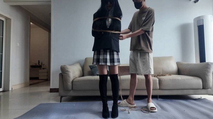 #集梦 大胸小姐姐两个姿势捆绑放置，体验口球和电击.mp4