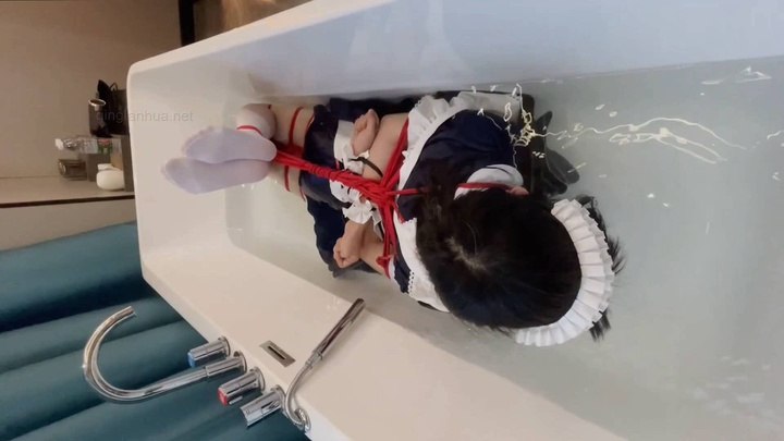 #小自白 白丝、伪娘、红绳、紧缚、驷马、浴缸放水淹过肩膀后强制憋气呛水.mp4
