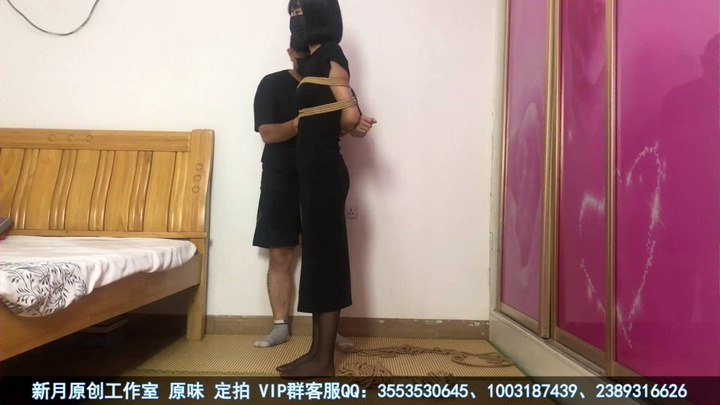 #新月原创【红豆】黑丝女孩 绑起来罚跪 挣扎 驷马之后让她爬行做任务.mp4