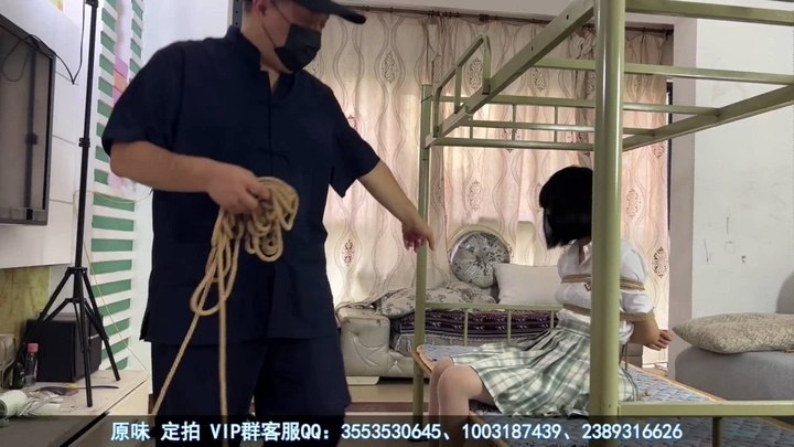 #新月原创【红豆】JK白丝 睡觉也不得安稳 刚绑好睡着就被一直挠脚丫挠得心烦 醒了还挣不脱绳子.mp4