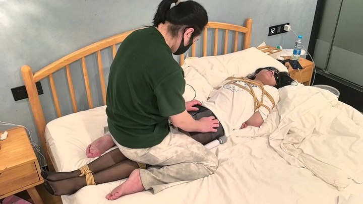 #小自白 黑丝小南梁的郊狼榨汁调教.mp4