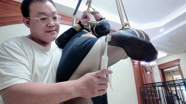 #枫叶工作室《缚美记·欢迎来到①⑧号车模婧伊的直播间》【经典黑丝】【可怜求饶】【清纯玉女】【长腿诱惑】.mp4