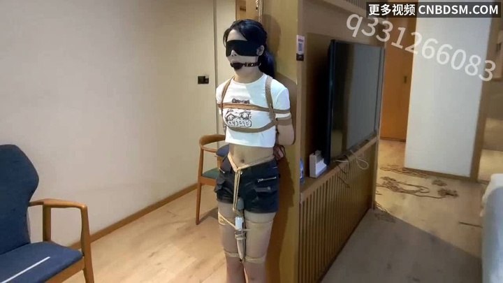 #欢乐谷原创 滑板女孩的跟踪绑架调教.mp4