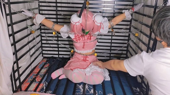 #时绳 《魔法少女小圆cos》（女孩子）全身被锁链拘束起来的魔法少女，会被好好的被棒棒、电击之类的玩弄吧~~~~.mp4