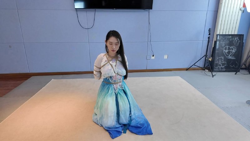 #一绳所爱 《卢曼莹汉服五花放置》下载地址