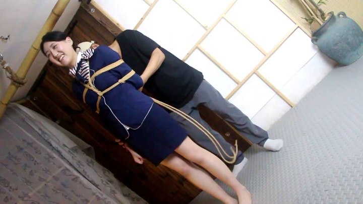 #绳舞飞扬 糖果的空乘历险经历（上部）：大三在读、糖果的M苏醒渐渐体现，片足吊+紧缚鞭调、微喘、红晕、棒棒强高.mp4