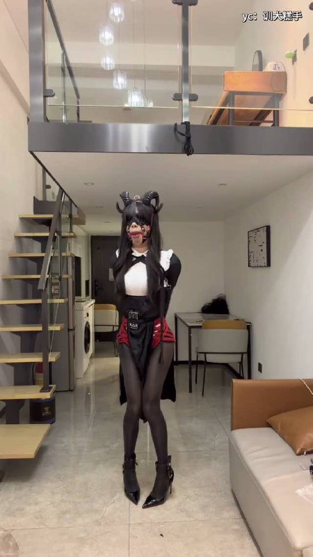 #训犬糕手 小糕炸金套装 黑丝魅魔修女单手套自缚 郊狼电击下还开门取外卖…口水直流 按耐不住的露出欲.mp4