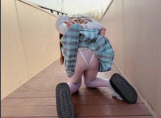 #缚心室 双马尾女学生的户外初体验，啵啵贝M腿紧缚，秒C神器超长时间折磨，在公园里达到一次又一次GC，紧张又羞耻，最终完全脱力 下载地址