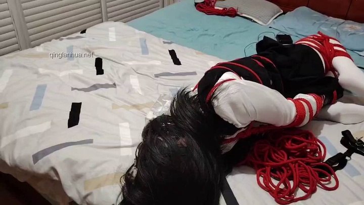 #小自白 白丝红绳驷马震动棒放置.mp4