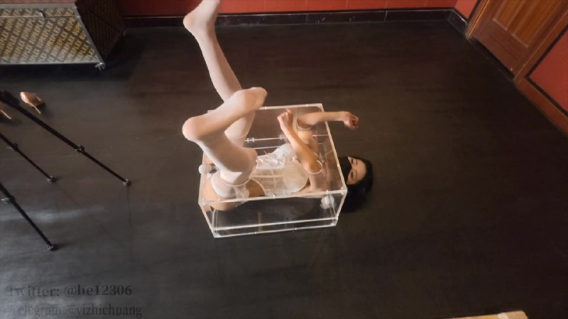 #意之窗工作室 汤圆 纯白花嫁 后手吊缚+透明亚克力箱固定+大字吊床固定+强高+失禁.mp4下载地址