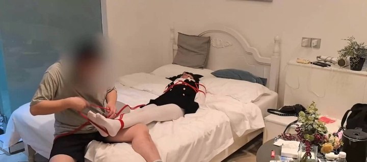 #小自白 白丝、伪娘、罚站、吊缚、撸管、玩弄，最后在连连娇喘中发射.mp4